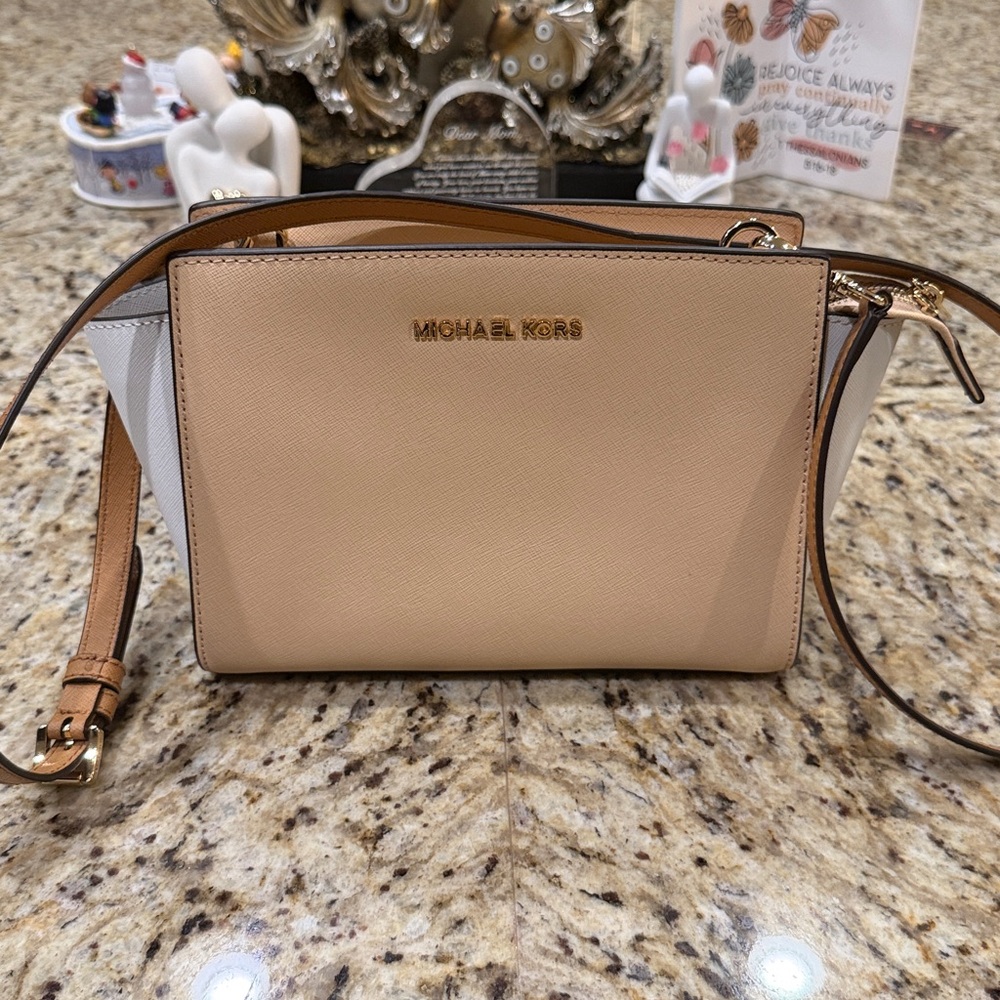 NWT  Michael Kors Selma Crossbody (Retail store)